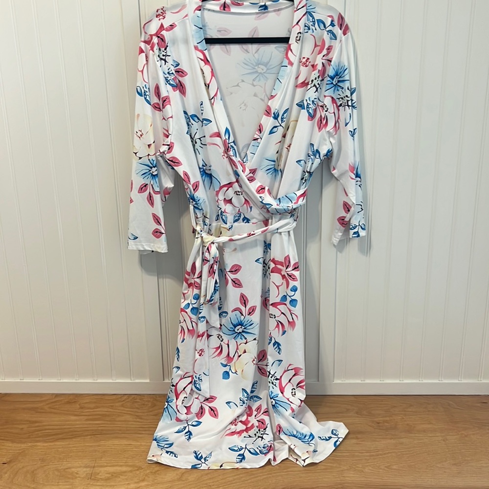 Mid sleeve white dress with flowers